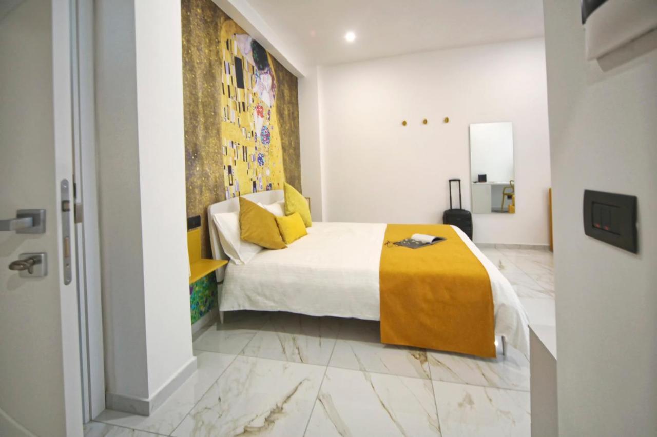 Be-Coloured Hotel Naples Exterior photo