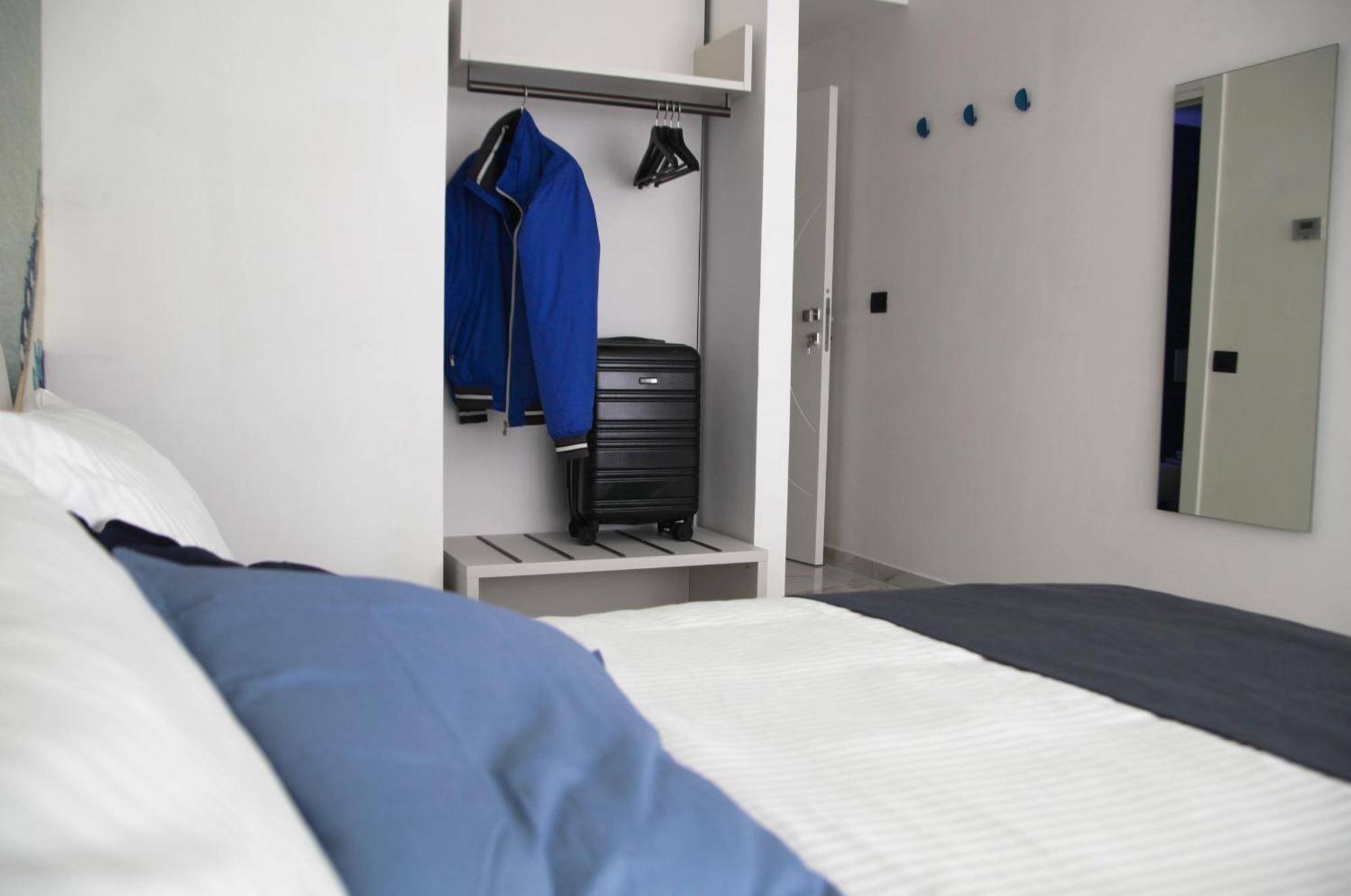 Be-Coloured Hotel Naples Room photo