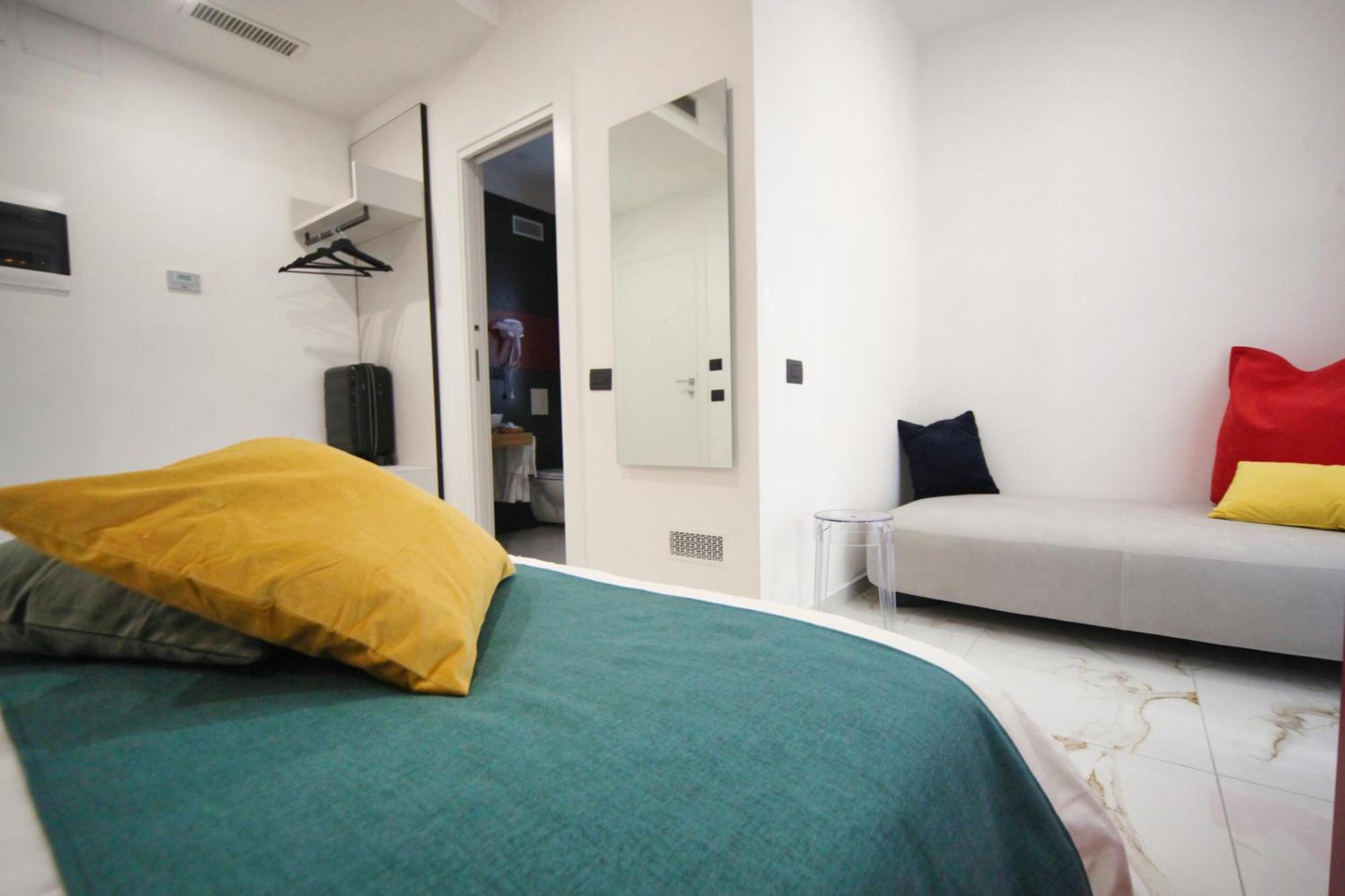 Be-Coloured Hotel Naples Room photo